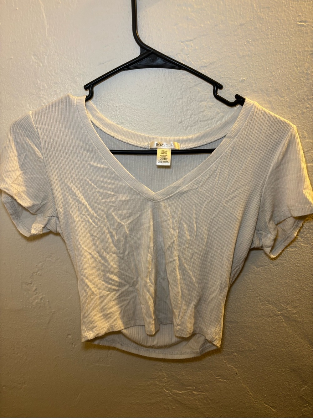 Bozzolo White Ribbed V-Neck Cropped Women's Top